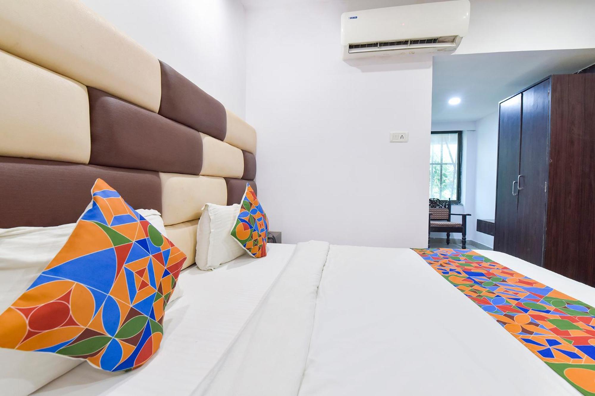 OYO 9857 Hotel Suryaa Jabalpur Exterior foto