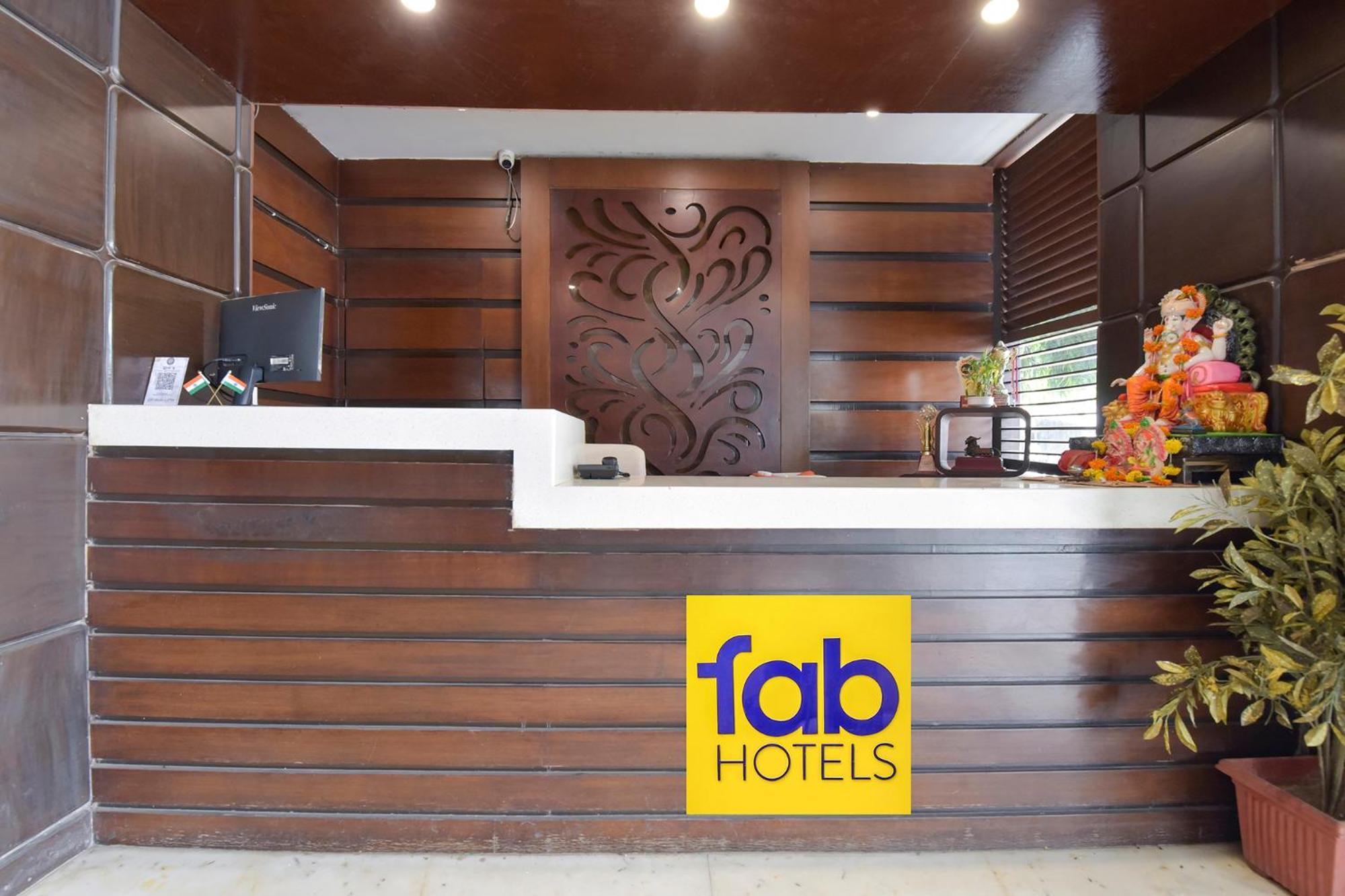 OYO 9857 Hotel Suryaa Jabalpur Exterior foto