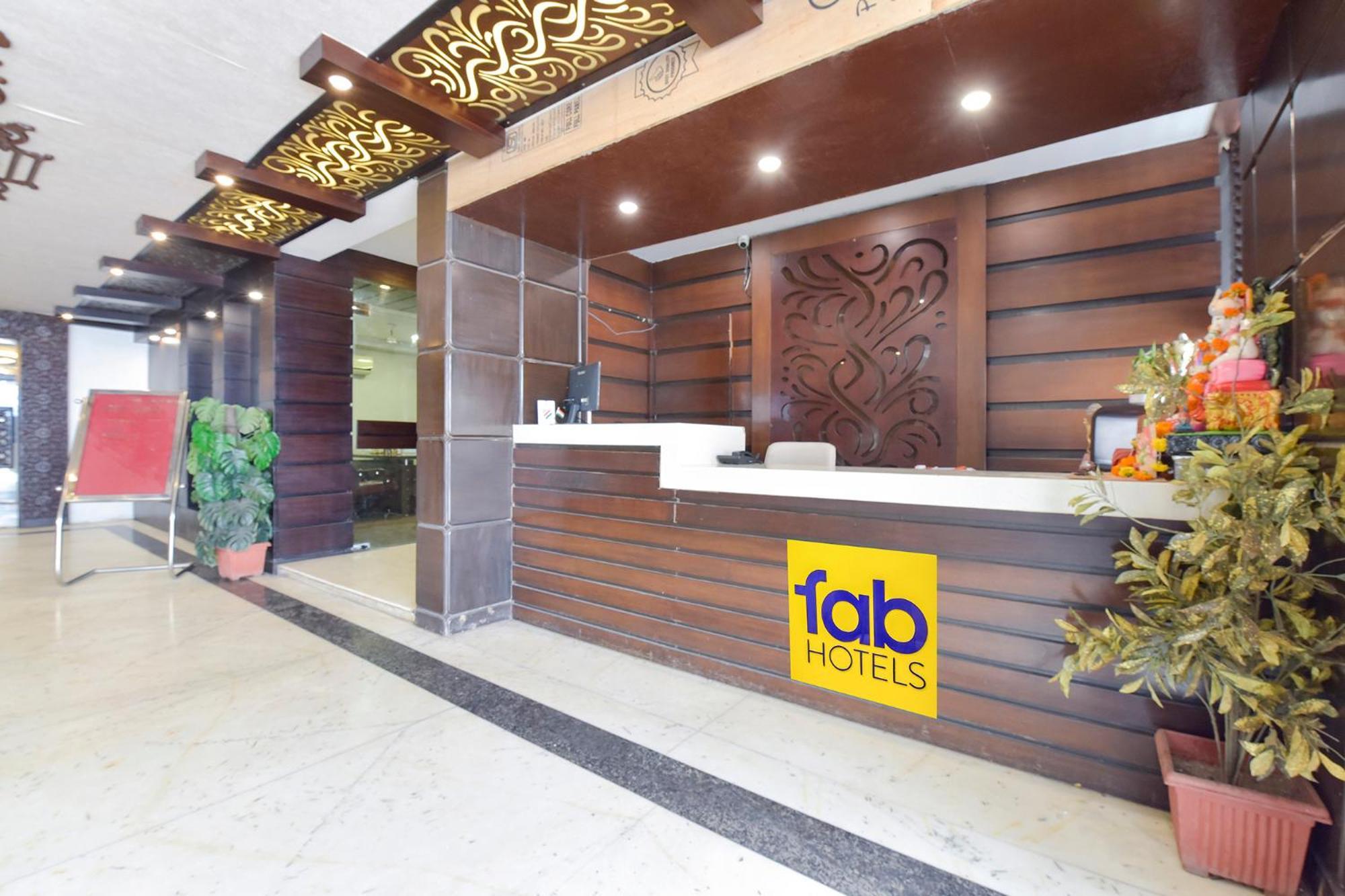 OYO 9857 Hotel Suryaa Jabalpur Exterior foto