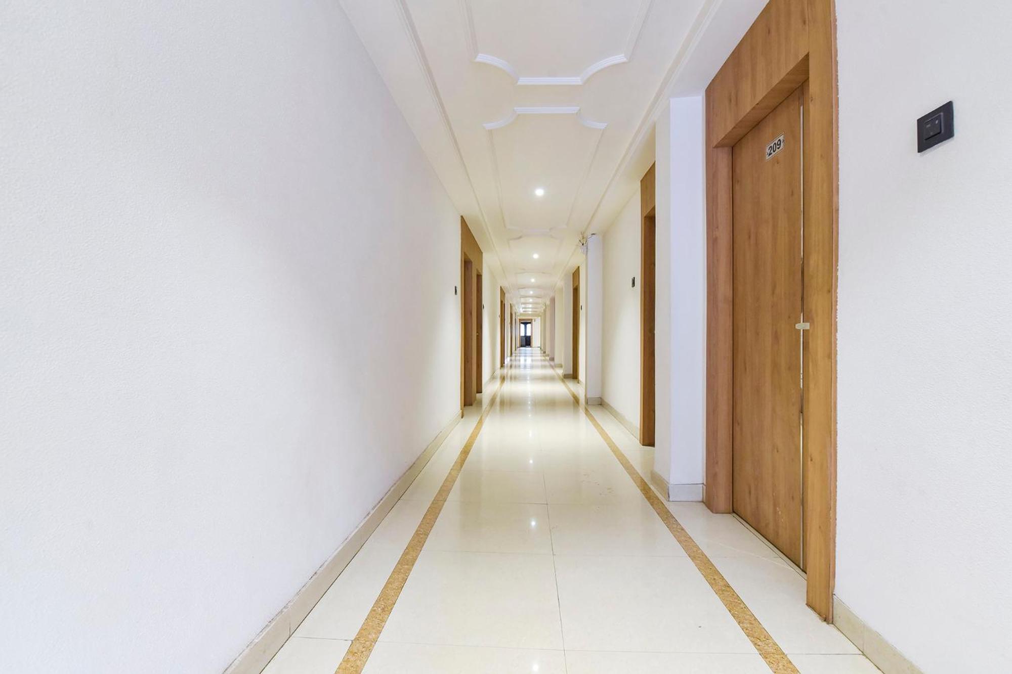 OYO 9857 Hotel Suryaa Jabalpur Exterior foto